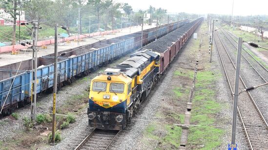 ನೈರುತ್ಯ ರೈಲ್ವೆಯು ಆರ್ಥಿಕವಾಗಿ ಉತ್ತಮ ಸಾಧನೆ ಮಾಡಿದೆ. ನೈರುತ್ಯ ರೈಲ್ವೆಯು ಆರ್ಥಿಕವಾಗಿ ಉತ್ತಮ ಸಾಧನೆ ಮಾಡಿದೆ.