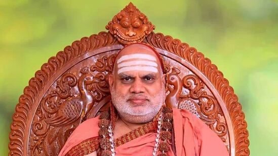 ಸೀತಾರಾಮ ಆಂಜನೇಯುಲು ಎಲ್ಲಾ ಪ್ರವಾಸಗಳಲ್ಲಿ ತಮ್ಮ ಗುರುಗಳೊಂದಿಗೆ ಇರುತ್ತಿದ್ದರು. ಅವರು ತಮ್ಮ ಮಾತೃಭಾಷೆಯಾದ ತೆಲುಗುಗಿಂತ ಹೆಚ್ಚಾಗಿ ಸಂಸ್ಕೃತದಲ್ಲಿ ಮಾತನಾಡುತ್ತಿದ್ದರು. ಬಾಲ್ಯದಲ್ಲಿಯೇ ಅವರು ವ್ಯಾಕರಣ, ಸಾಹಿತ್ಯ, ತರ್ಕ ಮತ್ತು ತತ್ವಶಾಸ್ತ್ರದ ಅಧ್ಯಯನವನ್ನು ಪೂರ್ಣಗೊಳಿಸಿದರು. <p>ಸೀತಾರಾಮ ಆಂಜನೇಯುಲು ಎಲ್ಲಾ ಪ್ರವಾಸಗಳಲ್ಲಿ ತಮ್ಮ ಗುರುಗಳೊಂದಿಗೆ ಇರುತ್ತಿದ್ದರು. ಅವರು ತಮ್ಮ ಮಾತೃಭಾಷೆಯಾದ ತೆಲುಗುಗಿಂತ ಹೆಚ್ಚಾಗಿ ಸಂಸ್ಕೃತದಲ್ಲಿ ಮಾತನಾಡುತ್ತಿದ್ದರು. ಬಾಲ್ಯದಲ್ಲಿಯೇ ಅವರು ವ್ಯಾಕರಣ, ಸಾಹಿತ್ಯ, ತರ್ಕ ಮತ್ತು ತತ್ವಶಾಸ್ತ್ರದ ಅಧ್ಯಯನವನ್ನು ಪೂರ್ಣಗೊಳಿಸಿದರು.</p>