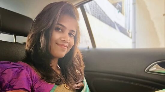 ಮಣಿಸುಂದರ್ ಶೈಲಜಾ ನೋಡಲು ಸುಂದರವಾಗಿದ್ದಾರೆ. ಅವರು 1991ರ ಜನವರಿ 19ರಂದು ಚೆನ್ನೈನಲ್ಲಿ ಜನಿಸಿದರು ಇವರು ಕೂಡಾ ಅಣ್ಣನಂತೆ ಕ್ರಿಕೆಟ್ ಆಟಗಾರ್ತಿ. ಈಗಾಗಲೇ ತಮಿಳುನಾಡು ಪರ ಆಡಿದ್ದಾರೆ. ಇತ್ತೀಚೆಗೆ ಅವರು ಕಾಮೆಂಟರಿ ಕೂಡಾ ಮಾಡಿದ್ದಾರೆ.