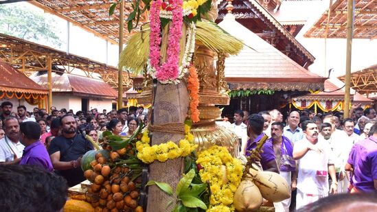 ಪುತ್ತೂರಿನಲ್ಲಿ ಮಹಾಲಿಂಗೇಶ್ವರ ಜಾತ್ರಾ ಮಹೋತ್ಸವ ಸಡಗರ ಶುರುವಾಗಿದೆ. ಪುತ್ತೂರಿನಲ್ಲಿ ಮಹಾಲಿಂಗೇಶ್ವರ ಜಾತ್ರಾ ಮಹೋತ್ಸವ ಸಡಗರ ಶುರುವಾಗಿದೆ.