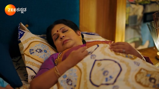 ಭಾಗ್ಯಮ್ಮನಿಗೆ ನೀಡುವ ಔಷಧ ಬದಲಾಯಿಸಿದ್ರು ಶಕುಂತಲಾದೇವಿ. ಆದರೆ, ಇತ್ತೀಚೆಗೆ ಭೂಮಿಕಾಗೆ ಶಾಕ್‌ ಹೊಡೆಸಲು ಶಕುಂತಲಾದೇವಿ ಪ್ರಯತ್ನಿಸಿದ್ದರು. ಆದರೆ, ಆ ಶಾಕ್‌ ವೈರ್‌ನಿಂದ ಭಾಗ್ಯಮ್ಮನಿಗೆ ಶಾಕ್‌ ಹೊಡೆದಿತ್ತು. ಒಂದಿಷ್ಟು ಹಳೆಯ ನೆನಪುಗಳು ತಲೆಯಲ್ಲಿ ಮರುಕಳಿಸಿದ್ದವು.