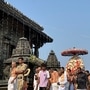 ಬೆಳಿಗ್ಗೆ ದೇಗುಲದ ಪ್ರಾಕಾರದ ಒಳಗೆ ಹಾಗೂ ಸುತ್ತಲಿನ ಬೀದಿ ಗಳಲ್ಲಿ ಉತ್ಸವ ಮೂರ್ತಿಯ ಮೆರವಣಿಗೆಯು ಮಂತ್ರಘೋಷಗಳ ನಡುವೆ ಜರುಗಿತು. <p>ಬೆಳಿಗ್ಗೆ ದೇಗುಲದ ಪ್ರಾಕಾರದ ಒಳಗೆ ಹಾಗೂ ಸುತ್ತಲಿನ ಬೀದಿ ಗಳಲ್ಲಿ ಉತ್ಸವ ಮೂರ್ತಿಯ ಮೆರವಣಿಗೆಯು ಮಂತ್ರಘೋಷಗಳ ನಡುವೆ ಜರುಗಿತು.</p>