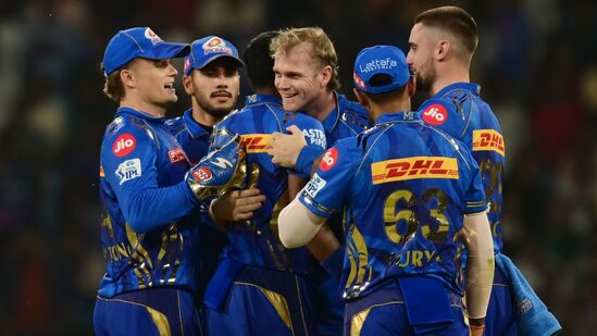 ಕಾರ್ಬಿನ್ ಬಾಷ್ ಅವರನ್ನು ಎಂಐ ತಂಡವು ಗಾಯದಿಂದಾಗಿ ಹೊರಗುಳಿದ ದಕ್ಷಿಣ ಆಫ್ರಿಕಾದ ಮತ್ತೊಬ್ಬ ಆಟಗಾರ ಲಿಜಾಡ್ ವಿಲಿಯಮ್ಸ್ ಅವರ ಬದಲಿಗೆ ತಂಡ ಸೇರಿಸಿಕೊಂಡಿತ್ತು.