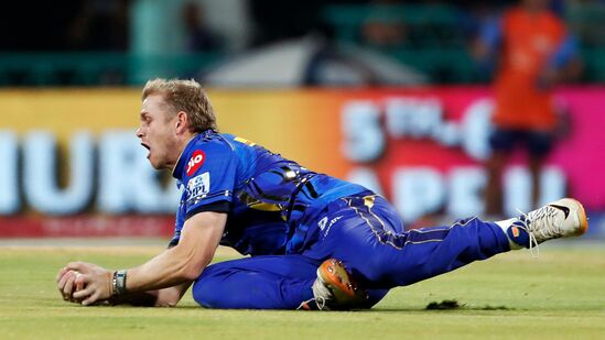 ವಿಶ್ವದಾದ್ಯಂತದ ಹಲವು ಲೀಗ್‌ಗಳಲ್ಲಿ ಕಾಣಿಸಿಕೊಂಡಿರುವ ಬಾಷ್, ನಿಷೇಧದ ನಂತರ ಸಾರ್ವಜನಿಕ ಕ್ಷಮೆಯಾಚಿಸಿದ್ದರು, ತಮ್ಮ ನಿರ್ಧಾರದ ಬಗ್ಗೆ ಪಶ್ಚಾತ್ತಾಪ ವ್ಯಕ್ತಪಡಿಸಿದ್ದರು. “ನನ್ನ ನಿರ್ಧಾರಕ್ಕೆ ನಾನು ತೀವ್ರ ವಿಷಾದಿಸುತ್ತೇನೆ. ಪಾಕಿಸ್ತಾನದ ಜನರಿಗೆ, ಪೇಶಾವರ್ ಝಲ್ಮಿಯ ಅಭಿಮಾನಿಗಳಿಗೆ ಪ್ರಾಮಾಣಿಕ ಕ್ಷಮೆಯಾಚಿಸುತ್ತೇನೆ” ಎಂದು ಬಾಷ್ ಹೇಳಿದ್ದರು.