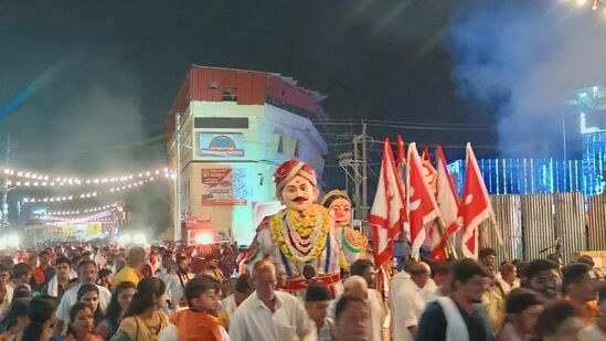ಶ್ರೀ ಮಹಾಲಿಂಗೇಶ್ವರ ದೇವರ ಪೇಟೆ ಸವಾರಿ ಹೊರಟಾಗ ಬೇತಾಳ ಬೊಂಬೆಗಳು ಮಕ್ಕಳ ಆಕರ್ಷಣೆಯ ಕೇಂದ್ರ ಬಿಂದುವಾಗಿ ಗೋಚರಿಸಿದವು.