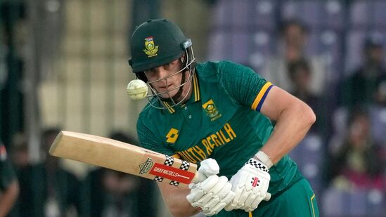 "ಆಲ್‌ರೌಂಡರ್ ಒಂದು ವರ್ಷದ ನಿಷೇಧವನ್ನು ಅನುಭವಿಸಲಿದ್ದಾರೆ. ಮುಂದಿನ ವರ್ಷದ ಪಾಕಿಸ್ತಾನ ಸೂಪರ್ ಲೀಗ್‌ನಲ್ಲಿ ಆಡಲು ಆಯ್ಕೆಗೆ ಅರ್ಹರಾಗಿರುವುದಿಲ್ಲ" ಎಂದು ಪಿಸಿಬಿ ಹೇಳಿಕೆಯಲ್ಲಿ ತಿಳಿಸಿದೆ.