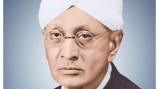 ವಚನಪಿತಾಮಹ ಎಂದೇ ಕರೆಯಿಸಿಕೊಳ್ಳುವ ಫಗು ಹಳಕಟ್ಟಿ ಅವರು ಶತಮಾನದ ಹಿಂದೆಯೇ ಸಮಾಜಕ್ಕಾಗಿ ಕೆಲಸ ಮಾಡಿದವರು. ವಿಜಯಪುರದಲ್ಲಿ ಡಾ. ಫ. ಗು. ಹಳಕಟ್ಟಿ ಅವರು ಸುಮಾರು 100 ವರ್ಷಗಳ ಹಿಂದೆಯೇ ಬಿಎಲ್‍ಇಡಿ ಸಂಸ್ಥೆ, ಸಿದ್ಧೇಶ್ವರ ಸಹಕಾರಿ ಬ್ಯಾಂಕ್ ಮತ್ತು ಸಿದ್ಧೇಶ್ವರ ಸಂಸ್ಥೆಯನ್ನು ಕಟ್ಟಿ ಆಧುನಿಕ ವಿಜಯಪುರ ನಿರ್ಮಿಸಿದವರು. ಶಿಕ್ಷಣಕ್ಕೆ ಇನ್ನಿಲ್ಲದ ಒತ್ತು ನೀಡಿದವರು. ಈಗ ಅವರ ಹೆಸರಿನಲ್ಲಿಯೇ ವಿಜಯಪುರದಲ್ಲಿ  ಡಾ. ಫ. ಗು. ಹಳಕಟ್ಟಿ ಸಂಶೋಧನಾ ಕೇಂದ್ರ ಸ್ಥಾಪನೆಗೊಂಡಿದೆ.