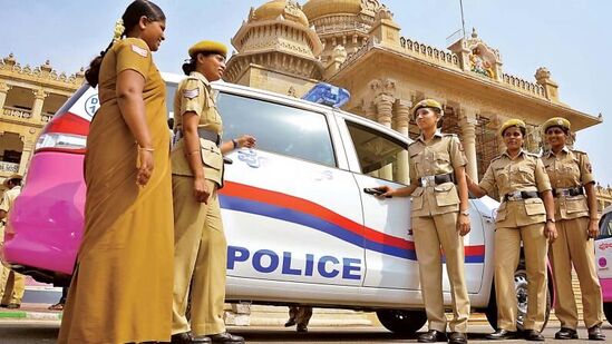 ಕರ್ನಾಟಕದಲ್ಲಿ ಎಸ್ಸಿ ಎಸ್ಟಿ ಪ್ರಕರಣಗಳ ವಿಚಾರಣೆಗೆ ಪ್ರತ್ಯೇಕ ಠಾಣೆ ಬರಲಿವೆ. ಕರ್ನಾಟಕದಲ್ಲಿ ಎಸ್ಸಿ ಎಸ್ಟಿ ಪ್ರಕರಣಗಳ ವಿಚಾರಣೆಗೆ ಪ್ರತ್ಯೇಕ ಠಾಣೆ ಬರಲಿವೆ.