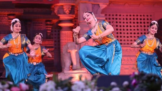 ಅಂತರರಾಷ್ಟ್ರೀಯ ನೃತ್ಯ ದಿನವನ್ನು ವಾರ್ಷಿಕವಾಗಿ ಏಪ್ರಿಲ್ 29 ರಂದು ಆಚರಿಸಲಾಗುತ್ತದೆ. ಈ ವರ್ಷ, 2025 ರಲ್ಲಿ, ಇದನ್ನು ಮಂಗಳವಾರ ಆಚರಿಸಲಾಗುತ್ತದೆ . ಆಧುನಿಕ ಬ್ಯಾಲೆಯ ಪಿತಾಮಹ ಜೀನ್-ಜಾರ್ಜಸ್ ನೊವೆರ್ರೆ ಅವರ ಜನ್ಮದಿನದ ಸ್ಮರಣಾರ್ಥ, ಈ ದಿನವನ್ನು ಮೊದಲು 1982 ರಲ್ಲಿ ಅಂತರರಾಷ್ಟ್ರೀಯ ರಂಗಭೂಮಿ ಸಂಸ್ಥೆಯ (ಐಟಿಐ) ನೃತ್ಯ ಸಮಿತಿಯು ಯುನೆಸ್ಕೋ ಪ್ರದರ್ಶನ ಕಲೆಗಳ ಸಹಯೋಗದೊಂದಿಗೆ ಸ್ಥಾಪಿಸಿತು,