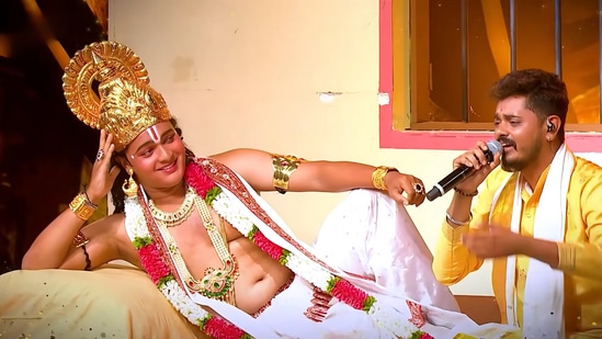 ಸರಿಗಮಪ ಕನ್ನಡ ರಿಯಾಲಿಟಿ ಶೋನಲ್ಲಿ ಈ ವಾರ ಡಿವೋಷನಲ್‌ ರೌಂಡ್‌ ಅಂದ್ರೆ ದೈವಿಕ ಗಾಯನ ಸ್ಪರ್ಧೆ ನಡೆಯುತ್ತಿದೆ. ಈ ಸಂದರ್ಭದಲ್ಲಿ ಸ್ಪರ್ಧಿಗಳು ಒಬ್ಬರಿಗಿಂತ ಒಬ್ಬರು ಅದ್ಭುತವಾಗಿ ಹಾಡುತ್ತ ನೋಡುಗರನ್ನು ಮಂತ್ರಮುಗ್ಧರಾಗಿಸಿದ್ದಾರೆ.  
