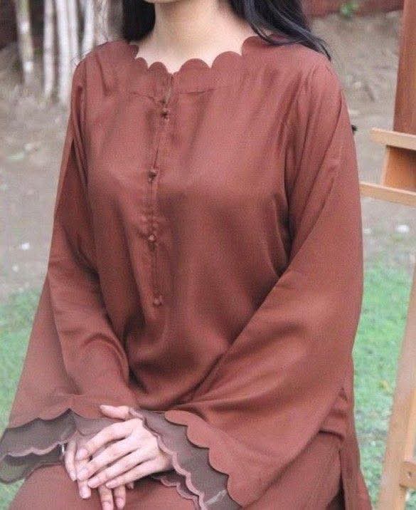 ಈ ರೀತಿಯ ದುಂಡಗಿನ ಆಕಾರದ ಕುರ್ತಾದ ಕುತ್ತಿಗೆಯ ಮೇಲೆ ಜಿಗ್ಜಾಗ್ ಪ್ಯಾಟರ್ನ್ ಅಥವಾ ಎಸ್ಕಲೋಪ್ ಪ್ಯಾಟರ್ನ್ ಕಟ್ ಮಾಡಿ. ಸರಳ ಬಟ್ಟೆಯ ಕುರ್ತಾವನ್ನು ಬಿಗಿಯಾದ ಅಥವಾ ಸಡಿಲವಾದ ಹೊಲಿಗೆಯಿಂದ ವಿಶೇಷವಾಗಿ ಮಾಡಬಹುದು. ಈ ರೀತಿಯ ದುಂಡಗಿನ ಆಕಾರದ ಕುರ್ತಾದ ಕುತ್ತಿಗೆಯ ಮೇಲೆ ಜಿಗ್ಜಾಗ್ ಪ್ಯಾಟರ್ನ್ ಅಥವಾ ಎಸ್ಕಲೋಪ್ ಪ್ಯಾಟರ್ನ್ ಕಟ್ ಮಾಡಿ. ಸರಳ ಬಟ್ಟೆಯ ಕುರ್ತಾವನ್ನು ಬಿಗಿಯಾದ ಅಥವಾ ಸಡಿಲವಾದ ಹೊಲಿಗೆಯಿಂದ ವಿಶೇಷವಾಗಿ ಮಾಡಬಹುದು.