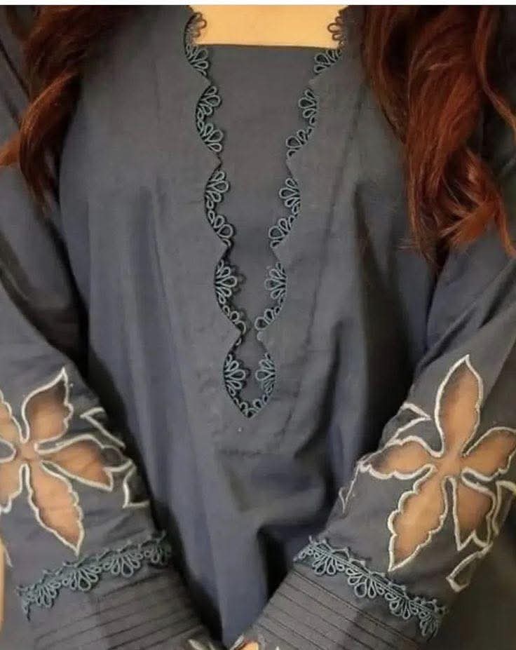 ಕುರ್ತಾದಲ್ಲಿ ಡಿಸೈನರ್ ನೆಕ್ಲೈನ್ ಪಡೆಯಲು ನೀವು ಬಯಸಿದರೆ, ಈ ವಿ ಆಕಾರದ ನೆಕ್ಲೈನ್ ಸಾಕಷ್ಟು ಆಕರ್ಷಕವಾಗಿ ಕಾಣುತ್ತದೆ. ಇದು ನೀವು ದಿನನಿತ್ಯ ಧರಿಸುವ ಕುರ್ತಾದ ಸೌಂದರ್ಯವನ್ನು ಹೆಚ್ಚಿಸುತ್ತದೆ. ಕುರ್ತಾದಲ್ಲಿ ಡಿಸೈನರ್ ನೆಕ್ಲೈನ್ ಪಡೆಯಲು ನೀವು ಬಯಸಿದರೆ, ಈ ವಿ ಆಕಾರದ ನೆಕ್ಲೈನ್ ಸಾಕಷ್ಟು ಆಕರ್ಷಕವಾಗಿ ಕಾಣುತ್ತದೆ. ಇದು ನೀವು ದಿನನಿತ್ಯ ಧರಿಸುವ ಕುರ್ತಾದ ಸೌಂದರ್ಯವನ್ನು ಹೆಚ್ಚಿಸುತ್ತದೆ.