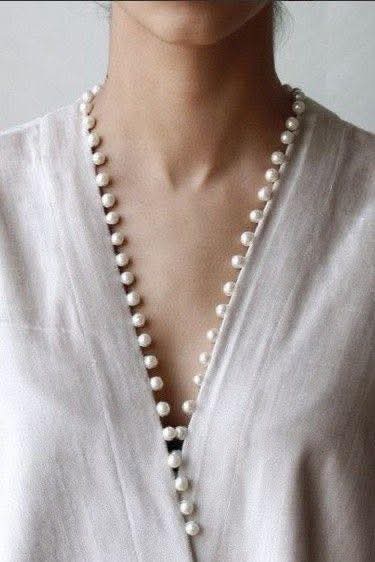 ಗುಲಾಬಿ, ನೀಲಿ, ಬಿಳಿ ಬಣ್ಣದ ಕುರ್ತಾ ಆಕರ್ಷಕವಾಗಿ ಕಾಣುವಂತೆ ಮಾಡಲು, ನೆಕ್ಲೈನ್ ಮೇಲೆ ಮುತ್ತನ್ನು ಹಾಕಿ ಹೊಲಿಯಿರಿ. ಇದು ಕುರ್ತಾಗೆ ಕ್ಲಾಸಿ ಲುಕ್ ನೀಡುತ್ತದೆ. ಗುಲಾಬಿ, ನೀಲಿ, ಬಿಳಿ ಬಣ್ಣದ ಕುರ್ತಾ ಆಕರ್ಷಕವಾಗಿ ಕಾಣುವಂತೆ ಮಾಡಲು, ನೆಕ್ಲೈನ್ ಮೇಲೆ ಮುತ್ತನ್ನು ಹಾಕಿ ಹೊಲಿಯಿರಿ. ಇದು ಕುರ್ತಾಗೆ ಕ್ಲಾಸಿ ಲುಕ್ ನೀಡುತ್ತದೆ.