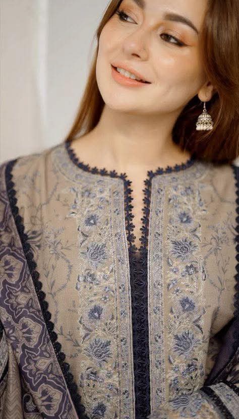 ಕುರ್ತಾ ಮೇಲಿನ ದುಂಡಗಿನ ಆಕಾರದ ನೆಕ್ಲೈನ್ಗೆ ಸ್ವಲ್ಪ ಡಿಸೈನರ್ ಲುಕ್ ನೀಡಲು ನೀವು ಬಯಸಿದರೆ, ಈ ರೀತಿಯ ಕಟ್ ಪ್ಯಾಟರ್ನ್ ಅನ್ನು ಹೊಲಿಸಿ. ಅದಕ್ಕೆ ವಿನ್ಯಾಸಕ ನೋಟವನ್ನು ನೀಡಲು ಲೇಸ್ ಅಥವಾ ಮುತ್ತನ್ನು ಸೇರಿಸಬಹುದು. ಕುರ್ತಾ ಮೇಲಿನ ದುಂಡಗಿನ ಆಕಾರದ ನೆಕ್ಲೈನ್ಗೆ ಸ್ವಲ್ಪ ಡಿಸೈನರ್ ಲುಕ್ ನೀಡಲು ನೀವು ಬಯಸಿದರೆ, ಈ ರೀತಿಯ ಕಟ್ ಪ್ಯಾಟರ್ನ್ ಅನ್ನು ಹೊಲಿಸಿ. ಅದಕ್ಕೆ ವಿನ್ಯಾಸಕ ನೋಟವನ್ನು ನೀಡಲು ಲೇಸ್ ಅಥವಾ ಮುತ್ತನ್ನು ಸೇರಿಸಬಹುದು.