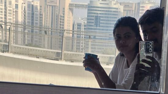 ಇದೀಗ ಇದೇ ಜೋಡಿ ದೂರದ ದುಬೈಗೆ ಹಾರಿದ್ದಾರೆ. ಅಲ್ಲಿನ ವಿಶೇಷ ಸ್ಥಳಗಳಿಗೆ ಭೇಟಿ ನೀಡಿ, ಆ ಕ್ಷಣಗಳ ಫೋಟೋಗಳನ್ನು ಸೋಷಿಯಲ್ ಮೀಡಿಯಾದಲ್ಲಿ ಶೇರ್ ಮಾಡಿದ್ದಾರೆ. ಇಲ್ಲಿವೆ ಫೋಟೋಗಳು. ಇದೀಗ ಇದೇ ಜೋಡಿ ದೂರದ ದುಬೈಗೆ ಹಾರಿದ್ದಾರೆ. ಅಲ್ಲಿನ ವಿಶೇಷ ಸ್ಥಳಗಳಿಗೆ ಭೇಟಿ ನೀಡಿ, ಆ ಕ್ಷಣಗಳ ಫೋಟೋಗಳನ್ನು ಸೋಷಿಯಲ್ ಮೀಡಿಯಾದಲ್ಲಿ ಶೇರ್ ಮಾಡಿದ್ದಾರೆ. ಇಲ್ಲಿವೆ ಫೋಟೋಗಳು.