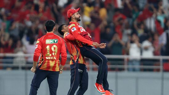 ಆದರೆ ಐಪಿಎಲ್‌ನಲ್ಲಿ 20-20 ಓವರ್‌ಗಳ ಪಂದ್ಯದಲ್ಲಿ 111 ರನ್‌ ರಕ್ಷಿಸಿದ ಮೊದಲ ತಂಡ ಎಂಬ ಹೆಗ್ಗಳಿಕೆಗೂ ಪಂಜಾಬ್ ಕಿಂಗ್ಸ್ ಪಾತ್ರವಾಗಿದೆ. ಐಪಿಎಲ್ 2025ರಲ್ಲಿ ಮುಲ್ಲನ್‌ಪುರದಲ್ಲಿ ಕೋಲ್ಕತ್ತಾ ನೈಟ್ ರೈಡರ್ಸ್ ವಿರುದ್ಧ ಈ ಸಾಧನೆ ಮಾಡಿದೆ. ಕೆಕೆಆರ್ ಅನ್ನು 95 ರನ್‌ಗಳಿಗೆ ಕಟ್ಟಿಹಾಕಿತು.