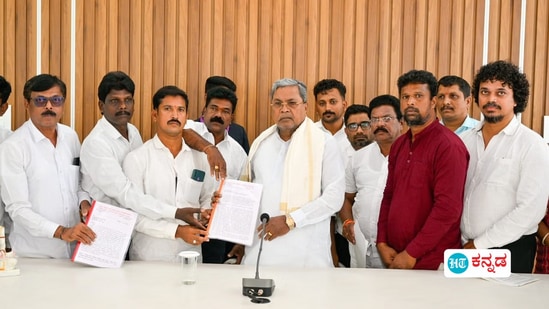 ಸಿಎಂ ಮಧ್ಯಪ್ರವೇಶಕ್ಕೆ ಒತ್ತಾಯಿಸಿರುವ ಸಂಘಟನೆಗಳು ಸಿಎಂ ಮಧ್ಯಪ್ರವೇಶಕ್ಕೆ ಒತ್ತಾಯಿಸಿರುವ ಸಂಘಟನೆಗಳು
