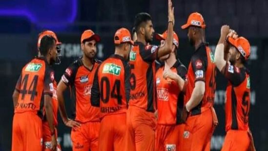 ಸನ್‌ರೈಸರ್ಸ್ ಹೈದರಾಬಾದ್ ಕೂಡ 120ಕ್ಕಿಂತ ಕಡಿಮೆ ರನ್‌ ಉಳಿಸಿಕೊಂಡಿದೆ. ಇದು 2018ರಲ್ಲಿ ವಾಂಖೆಡೆ ಕ್ರೀಡಾಂಗಣದಲ್ಲಿ ಸಂಭವಿಸಿತ್ತು. ಎಸ್​ಆರ್​ಹೆಚ್ 118 ರನ್ ಗಳಿಸಿದರೂ ಗೆದ್ದಿತ್ತು. ಮುಂಬೈ ತನ್ನ ತವರು ನೆಲದಲ್ಲಿ 87 ರನ್‌ಗಳಿಗೆ ಕುಸಿದಿತ್ತು.