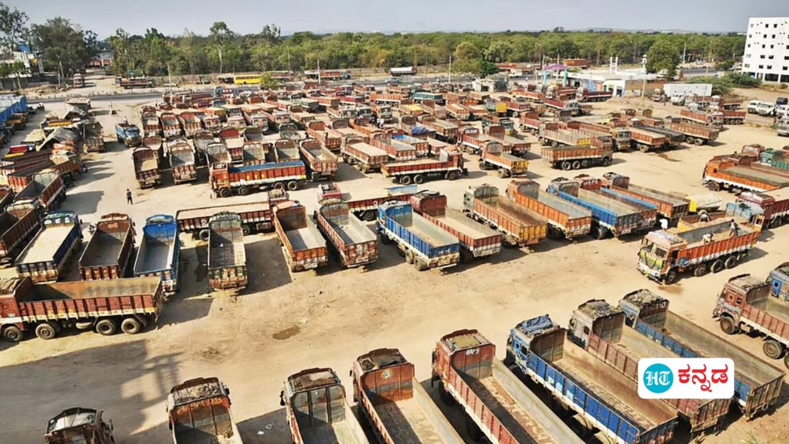 ಎರಡನೇ ದಿನಕ್ಕೆ ಕಾಲಿಟ್ಟ ಟ್ರಕ್ ಮಾಲೀಕರ ಪ್ರತಿಭಟನೆ; ಸಚಿವರ ಪ್ರತಿಕ್ರಿಯೆ ಏನು ನೋಡಿ