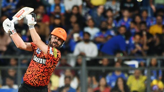 ಇದರೊಂದಿಗೆ ಐಪಿಎಲ್ನಲ್ಲಿ ಹೆಡ್ಗೂ ಮುನ್ನ ಈ ಸಾಧನೆ ಮಾಡಿದ್ದ ಹೆನ್ರಿಚ್ ಕ್ಲಾಸೆನ್ ಅವರನ್ನೂ ಹಿಂದಿಕ್ಕಿದ್ದಾರೆ. ಟ್ರಾವಿಸ್ ಹೆಡ್ 575 ಎಸೆತಗಳಲ್ಲಿ 1000 ರನ್ ಪೂರೈಸಿದರು. ಇದರೊಂದಿಗೆ ಐಪಿಎಲ್ನಲ್ಲಿ ಹೆಡ್ಗೂ ಮುನ್ನ ಈ ಸಾಧನೆ ಮಾಡಿದ್ದ ಹೆನ್ರಿಚ್ ಕ್ಲಾಸೆನ್ ಅವರನ್ನೂ ಹಿಂದಿಕ್ಕಿದ್ದಾರೆ. ಟ್ರಾವಿಸ್ ಹೆಡ್ 575 ಎಸೆತಗಳಲ್ಲಿ 1000 ರನ್ ಪೂರೈಸಿದರು.