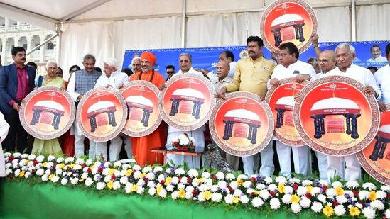 ಕನ್ನಡ ಮತ್ತು ಸಂಸ್ಕೃತಿ ಇಲಾಖೆಯ ವತಿಯಿಂದ ಬಸವ ಜಯಂತಿಯ ಅಂಗವಾಗಿ ಬಾಗಲಕೋಟೆಯ ಕೂಡಲಸಂಗಮದಲ್ಲಿ ಹಮ್ಮಿಕೊಳ್ಳಲಿರುವ 'ಅನುಭವ ಮಂಟಪ-ಬಸವಾದಿ ಶರಣರ ವೈಭವ-2025' ಕಾರ್ಯಕ್ರಮದ ಲಾಂಛನ ಬಿಡುಗಡೆ ಹಾಗೂ ರಥಯಾತ್ರೆಗೆ ಚಾಲನೆ ಕಾರ್ಯಕ್ರಮವನ್ನು ಆಯೋಜಿಸಲಾಗಿತ್ತು ಕನ್ನಡ ಮತ್ತು ಸಂಸ್ಕೃತಿ ಇಲಾಖೆಯ ವತಿಯಿಂದ ಬಸವ ಜಯಂತಿಯ ಅಂಗವಾಗಿ ಬಾಗಲಕೋಟೆಯ ಕೂಡಲಸಂಗಮದಲ್ಲಿ ಹಮ್ಮಿಕೊಳ್ಳಲಿರುವ 'ಅನುಭವ ಮಂಟಪ-ಬಸವಾದಿ ಶರಣರ ವೈಭವ-2025' ಕಾರ್ಯಕ್ರಮದ ಲಾಂಛನ ಬಿಡುಗಡೆ ಹಾಗೂ ರಥಯಾತ್ರೆಗೆ ಚಾಲನೆ ಕಾರ್ಯಕ್ರಮವನ್ನು ಆಯೋಜಿಸಲಾಗಿತ್ತು