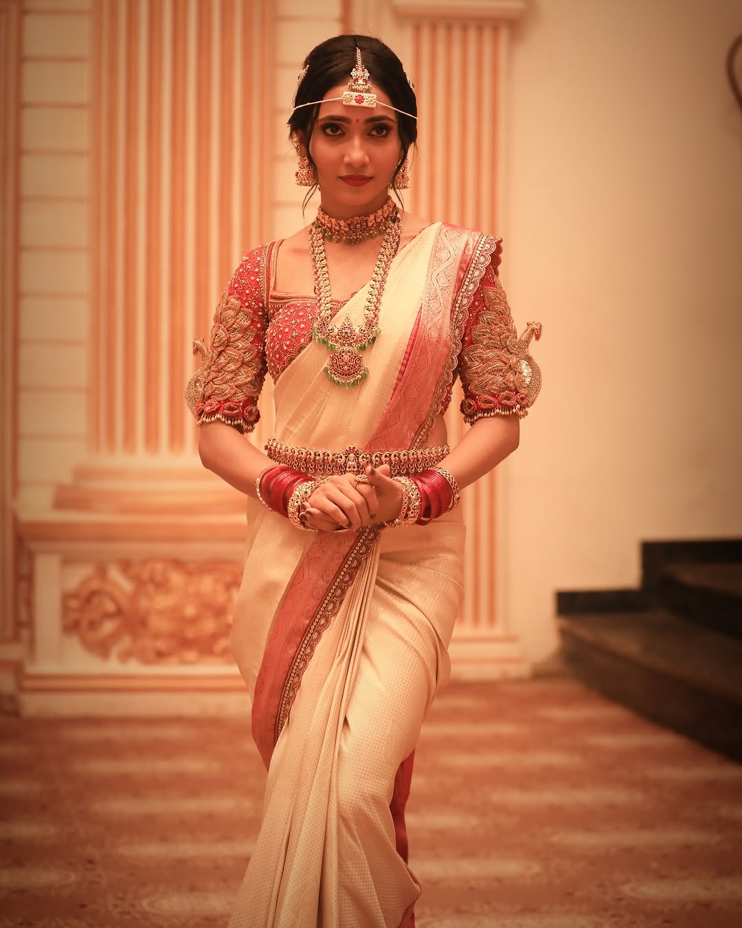 ನನ್ನ ಎಷ್ಟೋ ಸ್ನೇಹಿತರು ಕರೆದರೇ ನಾನು ಅವರ ಜೊತೆಗೆ ಹೋಗಲ್ಲ. ನನಗೆ ಟೈಮೂ ಇರಲ್ಲ. ನಿಮ್ಮ ಜತೆ ನಾನ್ಯಾಕೆ ಬರಲಿ ಎಂದು ಅವರನ್ನೇ ಕೇಳಿದೆ. ನಾನು ಇಂಡಸ್ಟ್ರಿಗೆ ಬಂದಿದ್ದು ಫ್ರೆಂಡ್ಸ್‌ ಮಾಡಿಕೊಳ್ಳುವುದಕ್ಕಲ್ಲ. ಕೆಲಸ ಮಾಡುವುದಕ್ಕೆ. ಫ್ರೊಫೆಷನಲ್‌ ಆಗಿರುವುದಕ್ಕೆ. ಆಕ್ಟಿಂಗ್‌ ಮಾಡುವುದಕ್ಕೆ. ಫ್ರೆಂಡ್ಸ್‌ ಮಾಡಿಕೊಳ್ಳಲೇಬೇಕು ಎಂದಾದರೆ ಬೇರೆಯವರನ್ನು ನೋಡಿಕೊಳ್ಳಿ ಎಂದು ಹೇಳಿ ಎದ್ದು ನಡೆದೆ. 