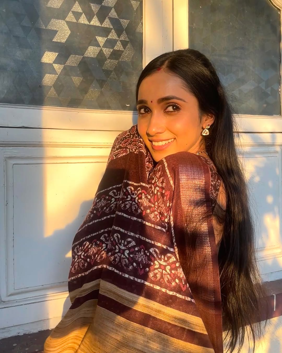 ಆದರೆ, ಆ ವರೆಗೂ ಆಡಿದ ಮಾತಿಗೂ, ಸಂಭಾವನೆ ಅಂತಿಮವಾದ ಬಳಿಕ ಆಡಿದ ಮಾತುಗಳಿಗೂ ಸಾಕಷ್ಟು ವ್ಯತ್ಯಾಸ ಕಂಡುಬಂದಿತು. ಅವರ ಮಾತು ಬೇರೆ ಕಡೆ ಹೊರಟಿತು. ನಿಮ್ಮ ಪರ್ಸನಾಲಿಟಿ ಚೆನ್ನಾಗಿದೆ. ತುಂಬ ಚೆನ್ನಾಗಿ ಎಲ್ಲರನ್ನ ಮಾತನಾಡಿಸ್ತೀರಾ ಎಂದರು. 