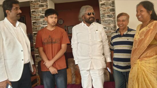 ಬೀದರ್ನಲ್ಲಿ ವಿದ್ಯಾರ್ಥಿ ಹಾಗೂ ಪೋಷಕರನ್ನು ಭೇಟಿ ಮಾಡಿದ ಸಚಿವರಾದ ಈಶ್ವರ ಖಂಡ್ರೆ ಹಾಗೂ ರಹೀಂ ಖಾನ್ ಬೀದರ್ನಲ್ಲಿ ವಿದ್ಯಾರ್ಥಿ ಹಾಗೂ ಪೋಷಕರನ್ನು ಭೇಟಿ ಮಾಡಿದ ಸಚಿವರಾದ ಈಶ್ವರ ಖಂಡ್ರೆ ಹಾಗೂ ರಹೀಂ ಖಾನ್