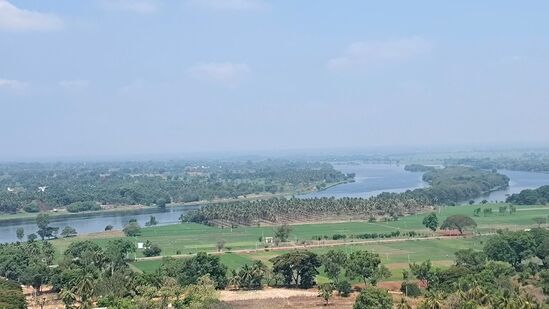 ತಿರುಮಕೂಡಲು ನರಸೀಪುರದಲ್ಲಿ ಕಪಿಲಾ ನದಿ ಸಂಗಮವಾಗಿ ಮುಂದೆ ವಿಶಾಲವಾಗಿ ಹರಿಯುವ ಕಾವೇರಿ ನದಿ ಇಂತಹ ಮೋಹಕ ಸನ್ನಿವೇಶವನ್ನು ಸೃಷ್ಟಿಸಿದೆ. ತಿರುಮಕೂಡಲು ನರಸೀಪುರದಲ್ಲಿ ಕಪಿಲಾ ನದಿ ಸಂಗಮವಾಗಿ ಮುಂದೆ ವಿಶಾಲವಾಗಿ ಹರಿಯುವ ಕಾವೇರಿ ನದಿ ಇಂತಹ ಮೋಹಕ ಸನ್ನಿವೇಶವನ್ನು ಸೃಷ್ಟಿಸಿದೆ.