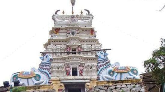 ಶತಮಾನಗಳಷ್ಟು ಹಳೆಯಾದ ಕಾವೇರಿ ನದಿ ತೀರದ ಮುಡುಕುತೊರೆ, ಅಲ್ಲಿನ ದೇವಸ್ಥಾನ, ಸುತ್ತಮುತ್ತಲ ನೋಟ ಎಂತಹ ಪ್ರವಾಸಿಗರ ಮನ ಸೆಳೆಯುತ್ತದೆ.