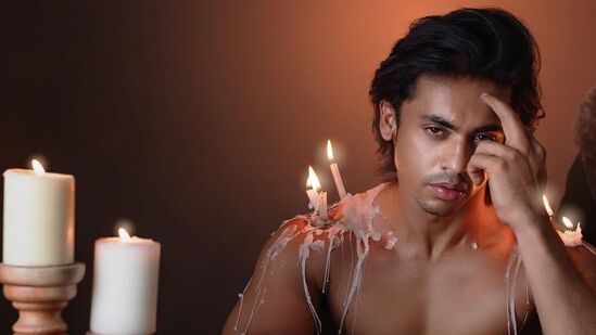 ಸೋಷಿಯಲ್ ಮೀಡಿಯಾದಲ್ಲಿ ಈ ಫೋಟೋ ಶೂಟ್ನ ಮೇಕಿಂಗ್ ವಿಡಿಯೋ ಝಲಕ್ ಮತ್ತು ಒಂದಷ್ಟು ಫೋಟೋಗಳನ್ನೂ ಹಂಚಿಕೊಂಡಿದ್ದಾರೆ. ಸೋಷಿಯಲ್ ಮೀಡಿಯಾದಲ್ಲಿ ಈ ಫೋಟೋ ಶೂಟ್ನ ಮೇಕಿಂಗ್ ವಿಡಿಯೋ ಝಲಕ್ ಮತ್ತು ಒಂದಷ್ಟು ಫೋಟೋಗಳನ್ನೂ ಹಂಚಿಕೊಂಡಿದ್ದಾರೆ.