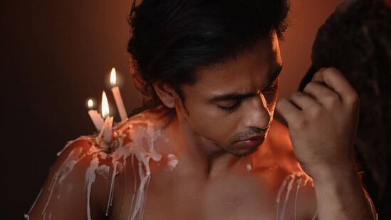 ಇದೀಗ ಇದೇ ಕಿಶನ್ ವಿಚಿತ್ರ ಮತ್ತು ಯುನಿಕ್ ಎನಿಸುವಂಥ ಫೋಟೋಶೂಟ್ವೊಂದರಲ್ಲಿ ಕಂಡಿದ್ದಾರೆ. ಅಷ್ಟಕ್ಕೂ ಈ ವಿಚಿತ್ರ ಕಾನ್ಸೆಪ್ಟ್ ಸೂತ್ರಧಾರ ಬೇರಾರೂ ಅಲ್ಲ ಕಿಶನ್ ಅವರೇ. ಇದೀಗ ಇದೇ ಕಿಶನ್ ವಿಚಿತ್ರ ಮತ್ತು ಯುನಿಕ್ ಎನಿಸುವಂಥ ಫೋಟೋಶೂಟ್ವೊಂದರಲ್ಲಿ ಕಂಡಿದ್ದಾರೆ. ಅಷ್ಟಕ್ಕೂ ಈ ವಿಚಿತ್ರ ಕಾನ್ಸೆಪ್ಟ್ ಸೂತ್ರಧಾರ ಬೇರಾರೂ ಅಲ್ಲ ಕಿಶನ್ ಅವರೇ.