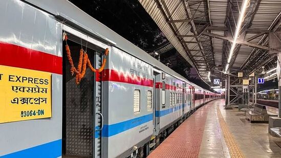 ಬೆಂಗಳೂರು, ಮೈಸೂರಿನಿಂದ ಚೆನ್ನೈಗೆ ಹೋಗುವ ಎಕ್ಸ್ಪ್ರೆಸ್ ರೈಲುಗಳ ಸೇವೆ ಯಥಾರೀತಿ ಇರಲಿದೆ. ಬೆಂಗಳೂರು, ಮೈಸೂರಿನಿಂದ ಚೆನ್ನೈಗೆ ಹೋಗುವ ಎಕ್ಸ್ಪ್ರೆಸ್ ರೈಲುಗಳ ಸೇವೆ ಯಥಾರೀತಿ ಇರಲಿದೆ.