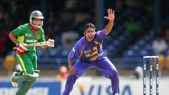 ಏಕದಿನ ಕ್ರಿಕೆಟ್ನಲ್ಲಿ ಇನ್ನಿಂಗ್ಸ್ವೊಂದರಲ್ಲಿ ವೈಯಕ್ತಿವಾಗಿ 7 ವಿಕೆಟ್ ಕಿತ್ತಿರುವ ಬೌಲರ್ಗಳು 15 ಮಂದಿ ಇದ್ದಾರೆ. ಆದರೆ ಯಾರೂ ವೈಯಕ್ತಿಕವಾಗಿ 8 ವಿಕೆಟ್ ಕಿತ್ತಿರುವ ಇತಿಹಾಸ ಇಲ್ಲ. ದಾಖಲೆಗಳು ಇರುವುದೇ ಮುರಿಯಲು. ಆದರೆ ಚಾಮಿಂದಾ ವಾಸ್ ದಾಖಲೆ ಯಾರು ಮುರಿಯುತ್ತಾರೆ ಎನ್ನುವುದನ್ನು ಕಾದುನೋಡೋಣ. ಏಕದಿನ ಕ್ರಿಕೆಟ್ನಲ್ಲಿ ಇನ್ನಿಂಗ್ಸ್ವೊಂದರಲ್ಲಿ ವೈಯಕ್ತಿವಾಗಿ 7 ವಿಕೆಟ್ ಕಿತ್ತಿರುವ ಬೌಲರ್ಗಳು 15 ಮಂದಿ ಇದ್ದಾರೆ. ಆದರೆ ಯಾರೂ ವೈಯಕ್ತಿಕವಾಗಿ 8 ವಿಕೆಟ್ ಕಿತ್ತಿರುವ ಇತಿಹಾಸ ಇಲ್ಲ. ದಾಖಲೆಗಳು ಇರುವುದೇ ಮುರಿಯಲು. ಆದರೆ ಚಾಮಿಂದಾ ವಾಸ್ ದಾಖಲೆ ಯಾರು ಮುರಿಯುತ್ತಾರೆ ಎನ್ನುವುದನ್ನು ಕಾದುನೋಡೋಣ.