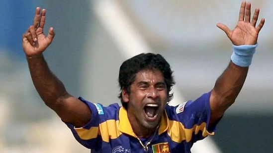 ಹ್ಯಾಟ್ರಿಕ್ ಪಡೆದ ನಂತರ ಅವರ ಖಾತೆಯಲ್ಲಿ 6 ವಿಕೆಟ್ಗಳಿದ್ದವು. ಇದು ಒಂದು ದಾಖಲೆ. ಆದರೆ ವಾಸ್ ಆರ್ಭಟ ಅಲ್ಲಿಗೆ ನಿಲ್ಲಲಿಲ್ಲ. ನಂತರವೂ ಎರಡು ವಿಕೆಟ್ ಪಡೆದರು. ಅವರು ಹಾಕಿ 8 ಓವರ್ಗಳಲ್ಲಿ 3 ಮೇಡನ್ ಕೂಡ ಹಾಕಿದ್ರು. 19 ರನ್ ಬಿಟ್ಟುಕೊಟ್ಟು 8 ವಿಕೆಟ್ ಕಿತ್ತಿದ್ದರು. ಇದು ಏಕದಿನ ಕ್ರಿಕೆಟ್ನಲ್ಲಿ ಬೌಲರ್ವೊಬ್ಬರ ವೈಯಕ್ತಿಕ ಬೆಸ್ಟ್ ಬೌಲಿಂಗ್ ಆಗಿದೆ. ಹ್ಯಾಟ್ರಿಕ್ ಪಡೆದ ನಂತರ ಅವರ ಖಾತೆಯಲ್ಲಿ 6 ವಿಕೆಟ್ಗಳಿದ್ದವು. ಇದು ಒಂದು ದಾಖಲೆ. ಆದರೆ ವಾಸ್ ಆರ್ಭಟ ಅಲ್ಲಿಗೆ ನಿಲ್ಲಲಿಲ್ಲ. ನಂತರವೂ ಎರಡು ವಿಕೆಟ್ ಪಡೆದರು. ಅವರು ಹಾಕಿ 8 ಓವರ್ಗಳಲ್ಲಿ 3 ಮೇಡನ್ ಕೂಡ ಹಾಕಿದ್ರು. 19 ರನ್ ಬಿಟ್ಟುಕೊಟ್ಟು 8 ವಿಕೆಟ್ ಕಿತ್ತಿದ್ದರು. ಇದು ಏಕದಿನ ಕ್ರಿಕೆಟ್ನಲ್ಲಿ ಬೌಲರ್ವೊಬ್ಬರ ವೈಯಕ್ತಿಕ ಬೆಸ್ಟ್ ಬೌಲಿಂಗ್ ಆಗಿದೆ.