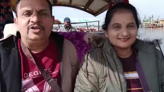 ಪಹಲ್ಗಾಮ್ನಲ್ಲಿ ಉಗ್ರರ ದಾಳಿಗೆ ಬಲಿಯಾದ ಶಿವಮೊಗ್ಗದ ಮಂಜುನಾಥ್ ರಾವ್ ಮತ್ತು ಅವರ ಪತ್ನಿ ಪಲ್ಲವಿ ದಾಳಿಗೂ ಕೆಲವು ಗಂಟೆಗಳ ಮೊದಲು ಮಾಡಿದ ವಿಡಿಯೋದಿಂದ ತೆಗೆದ ಚಿತ್ರ. ಪಹಲ್ಗಾಮ್ನಲ್ಲಿ ಉಗ್ರರ ದಾಳಿಗೆ ಬಲಿಯಾದ ಶಿವಮೊಗ್ಗದ ಮಂಜುನಾಥ್ ರಾವ್ ಮತ್ತು ಅವರ ಪತ್ನಿ ಪಲ್ಲವಿ ದಾಳಿಗೂ ಕೆಲವು ಗಂಟೆಗಳ ಮೊದಲು ಮಾಡಿದ ವಿಡಿಯೋದಿಂದ ತೆಗೆದ ಚಿತ್ರ.