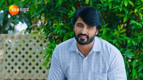 ಈ ನಡುವೆ ಸಿಹಿಯ ಸಾವಿಗೆ ಕಾರಣ ಏನೆಂಬುದು ಇದೀಗ ಮುನ್ನೆಲೆಗೆ ಬಂದಿದೆ. ಈ ವಿಚಾರವನ್ನು ಸ್ವತಃ ಸಿಹಿ, ಸುಬ್ಬಿಯ ಮೂಲಕ ಅಶೋಕನ ಗಮನಕ್ಕೆ ತಂದಿದ್ದಾಳೆ. ಈ ನಡುವೆ ಸಿಹಿಯ ಸಾವಿಗೆ ಕಾರಣ ಏನೆಂಬುದು ಇದೀಗ ಮುನ್ನೆಲೆಗೆ ಬಂದಿದೆ. ಈ ವಿಚಾರವನ್ನು ಸ್ವತಃ ಸಿಹಿ, ಸುಬ್ಬಿಯ ಮೂಲಕ ಅಶೋಕನ ಗಮನಕ್ಕೆ ತಂದಿದ್ದಾಳೆ.