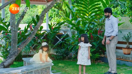 ಸಿಹಿಯದ್ದು ಆಕ್ಸಿಡೆಂಟ್ ಅಲ್ಲ ಎಂಬ ವಿಚಾರ ರಾಮ್ಗೆ ಹೇಳಿದ್ರೆ ಆತ ನಂಬಲ್ಲ. ಹಾಗಾಗಿ ಏಣು ಮಾಡಬೇಕು ಎಂದಾಗ, ಸಿಹಿಯೇ ತನ್ನ ಕೈಯಾರೆ ಪತ್ರವೊಂದನ್ನು ಬರೆದಿದ್ದಾಳೆ. ಸಿಹಿಯದ್ದು ಆಕ್ಸಿಡೆಂಟ್ ಅಲ್ಲ ಎಂಬ ವಿಚಾರ ರಾಮ್ಗೆ ಹೇಳಿದ್ರೆ ಆತ ನಂಬಲ್ಲ. ಹಾಗಾಗಿ ಏಣು ಮಾಡಬೇಕು ಎಂದಾಗ, ಸಿಹಿಯೇ ತನ್ನ ಕೈಯಾರೆ ಪತ್ರವೊಂದನ್ನು ಬರೆದಿದ್ದಾಳೆ.