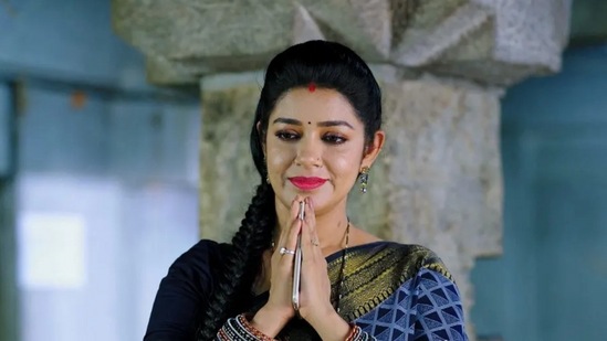 ಜೀ ಕನ್ನಡದ ಇನ್ನೊಂದು ವೀಕ್ಷಕರ ಮೆಚ್ಚಿನ ಸೀರಿಯಲ್ಗಳಲ್ಲಿ ಒಂದಾಗಿದೆ ಅಮೃತಧಾರೆ. ಈ ಧಾರಾವಾಹಿ 15ನೇ ವಾರದ ಟಿಆರ್ಪಿ ಲೆಕ್ಕಾಚಾರದಲ್ಲಿ 5.8 ಟಿಆರ್ಪಿ ಪಡೆದು ಐದನೇ ಸ್ಥಾನದಲ್ಲಿದೆ. ಜೀ ಕನ್ನಡದ ಇನ್ನೊಂದು ವೀಕ್ಷಕರ ಮೆಚ್ಚಿನ ಸೀರಿಯಲ್ಗಳಲ್ಲಿ ಒಂದಾಗಿದೆ ಅಮೃತಧಾರೆ. ಈ ಧಾರಾವಾಹಿ 15ನೇ ವಾರದ ಟಿಆರ್ಪಿ ಲೆಕ್ಕಾಚಾರದಲ್ಲಿ 5.8 ಟಿಆರ್ಪಿ ಪಡೆದು ಐದನೇ ಸ್ಥಾನದಲ್ಲಿದೆ.