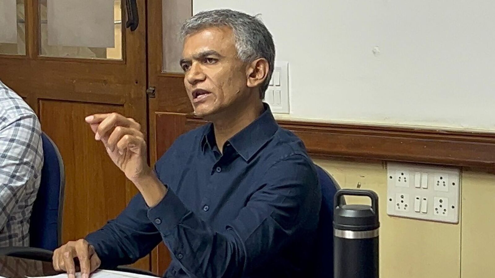 ಕರ್ನಾಟಕ ಕಾಂಗ್ರೆಸ್‌ ಸರ್ಕಾರಕ್ಕೆ ಮೇ 20ಕ್ಕೆ 2 ವರ್ಷ, ಕಂದಾಯ ಗ್ರಾಮಗಳ 1ಲಕ್ಷ ಕುಟುಂಬಗಳಿಗೆ ಸಿಗಲಿದೆ ಡಿಜಿಟಲ್ ಹಕ್ಕುಪತ್ರ