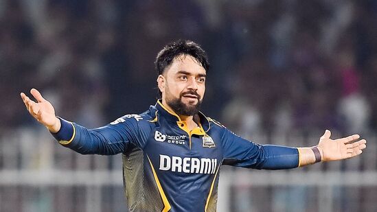 ಆದರೆ ಇಡೀ ವಿಶ್ವದಲ್ಲಿ ಅತಿ ಹೆಚ್ಚು ಟಿ20 ವಿಕೆಟ್ ಪಡೆದವರ ಪಟ್ಟಿಯಲ್ಲಿ ರಶೀದ್ ಖಾನ್ ಅಗ್ರಸ್ಥಾನದಲ್ಲಿದ್ದಾರೆ. ವಿಪರ್ಯಾಸ ಅಂದರೆ ವಿಶ್ವದ ಟಾಪ್-10 ಟಿ20 ಬೌಲರ್ಗಳಲ್ಲಿ ಬೌಲರ್ ಕೂಡ ಸ್ಥಾನ ಪಡೆದಿಲ್ಲ. ಚಹಲ್ 11 ನೇ ಸ್ಥಾನದಲ್ಲಿದ್ದಾರೆ. (ಏಪ್ರಿಲ್ 24, 2025ರ ಡೇಟಾ) ಆದರೆ ಇಡೀ ವಿಶ್ವದಲ್ಲಿ ಅತಿ ಹೆಚ್ಚು ಟಿ20 ವಿಕೆಟ್ ಪಡೆದವರ ಪಟ್ಟಿಯಲ್ಲಿ ರಶೀದ್ ಖಾನ್ ಅಗ್ರಸ್ಥಾನದಲ್ಲಿದ್ದಾರೆ. ವಿಪರ್ಯಾಸ ಅಂದರೆ ವಿಶ್ವದ ಟಾಪ್-10 ಟಿ20 ಬೌಲರ್ಗಳಲ್ಲಿ ಬೌಲರ್ ಕೂಡ ಸ್ಥಾನ ಪಡೆದಿಲ್ಲ. ಚಹಲ್ 11 ನೇ ಸ್ಥಾನದಲ್ಲಿದ್ದಾರೆ. (ಏಪ್ರಿಲ್ 24, 2025ರ ಡೇಟಾ)