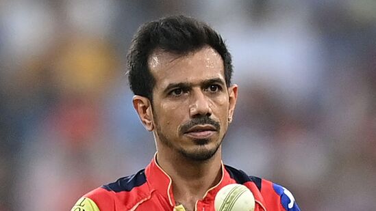 373 ವಿಕೆಟ್ಗಳೊಂದೊಗೆ ಚಹಲ್ ಅಗ್ರಸ್ಥಾನ ಪಡೆದಿದ್ದರೆ, ಭುವನೇಶ್ವರ್ ಕುಮಾರ್ 2ನೇ ಸ್ಥಾನದಲ್ಲಿದ್ದಾರೆ. ಭುವಿ 318 ವಿಕೆಟ್ ಉರುಳಿಸಿದ್ದಾರೆ. 315 ವಿಕೆಟ್ ಪಡೆದಿರುವ ಅಶ್ವಿನ್ 3ನೇ ಸ್ಥಾನ, ಜಸ್ಪ್ರೀತ್ ಬುಮ್ರಾ 4ನೇ ಸ್ಥಾನ ಪಡೆದಿದ್ದಾರೆ. 373 ವಿಕೆಟ್ಗಳೊಂದೊಗೆ ಚಹಲ್ ಅಗ್ರಸ್ಥಾನ ಪಡೆದಿದ್ದರೆ, ಭುವನೇಶ್ವರ್ ಕುಮಾರ್ 2ನೇ ಸ್ಥಾನದಲ್ಲಿದ್ದಾರೆ. ಭುವಿ 318 ವಿಕೆಟ್ ಉರುಳಿಸಿದ್ದಾರೆ. 315 ವಿಕೆಟ್ ಪಡೆದಿರುವ ಅಶ್ವಿನ್ 3ನೇ ಸ್ಥಾನ, ಜಸ್ಪ್ರೀತ್ ಬುಮ್ರಾ 4ನೇ ಸ್ಥಾನ ಪಡೆದಿದ್ದಾರೆ.