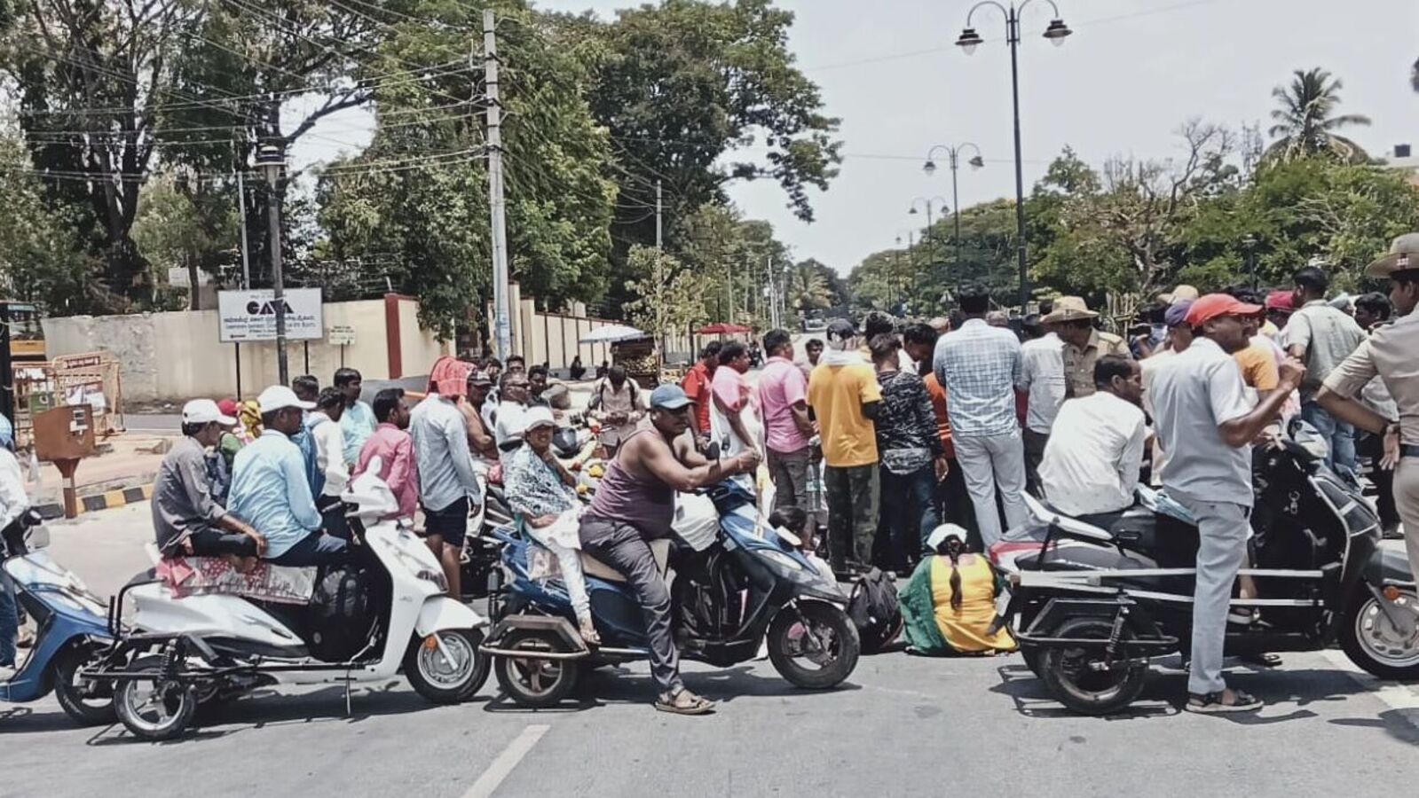 ಬೇಡಿಕೆ ಈಡೇರಿಸಲು ಸರ್ಕಾರದ ನಿರ್ಲಕ್ಷ್ಯ; ಮೈಸೂರಿನಲ್ಲಿ ಬೀದಿಗಿಳಿದು ಆಕ್ರೋಶ ಹೊರ ಹಾಕಿದ ವಿಕಲಚೇತನರು