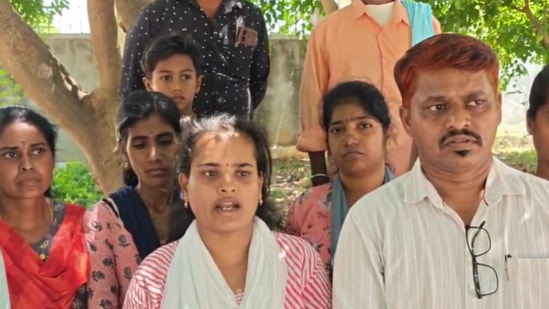 ಚಾಮರಾಜನಗರದ ಕೋವಿಡ್‌ ಕಾಲದ ಆಮ್ಲಜನಕ ಕೊರತೆಯಿಂದ ಕುಟುಂಬದವರನ್ನು ಕಳೆದುಕೊಂಡವರು ಆಕ್ರೋಶ ಹೊರ ಹಾಕಿದ್ದಾರೆ.