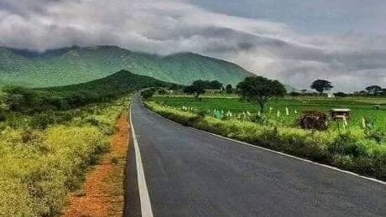 ಕರ್ನಾಟಕದಲ್ಲಿ ವಿಭಿನ್ನ ಬೆಟ್ಟಗಳಿವೆ. ಅದರಲ್ಲಿ ಚಾಮರಾಜನಗರ ಜಿಲ್ಲೆ ಗುಂಡ್ಲುಪೇಟೆ ತಾಲ್ಲೂಕಿನ ಹಿಮವದ್‌ ಗೋಪಾಲಸ್ವಾಮಿ ಬೆಟ್ಟವೂ ಒಂದು. ಹೆಸರೇ ಹೇಳುವಂತೆ ಹಿಮವನ್ನು ಹೊದ್ದ ಗೋಪಾಲಸ್ವಾಮಿ ಬೆಟ್ಟವಿದು.