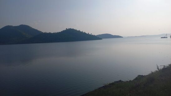 ವಿವಿ ಸಾಗರ ಜಲಾಶಯ ಭರ್ತಿಯಾದರೆ ಮಾತ್ರ ನೀರು ಕೋಡಿ ಬಿದ್ದು ಮುಂದೆ ಸಾಗುತ್ತದೆ. ನಂತರ ಸಿರುಗುಪ್ಪ ತಾಲ್ಲೂಕು ಬಳ್ಳಾರಿ ಜಿಲ್ಲೆ ಪ್ರವೇಶಿಸಿ ತುಂಗಭದ್ರಾ ಸೇರುತ್ತದೆ. ಈ ಬಾರಿಯೂ ಕೋಡಿ ಬಿದ್ದಿದೆ.