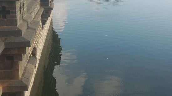 ವೇದಾವತಿ ನದಿಗೆ ಅಡ್ಡಲಾಗಿ 1897 ರಿಂದ 1907 ರ ಅವಧಿಯಲ್ಲಿ ಮೈಸೂರು ಮಹಾರಾಜರಾಗಿದ್ದ ಕೃಷ್ಣ ರಾಜ ಒಡೆಯರ್ ಬಹದ್ದೂರ್ ಅವರ "ಕೆಂಪ ನಂಜಮ್ಮಣ್ಣಿ ವಾಣಿ ವಿಲಸಾ  ಸನ್ನಿಧಾನ " ಅವರ ಸ್ಮರಣಾರ್ಥವಾಗಿ ನಿರ್ಮಿಸಲಾಗಿದೆ.