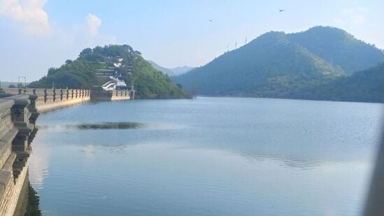 ಹಿರಿಯೂರಿನ ವಿ. ವಿ.ಪುರ ವಾಣಿವಿಲಾಸ ಜಲಾಶಯ ಇತಿಹಾಸದಲ್ಲಿಯೇ ಮೂರನೇ ಬಾರಿಗೆ ಕಳೆದ ವರ್ಷ ಭರ್ತಿಯಾಗಿತ್ತು. ಈ ಕಾರಣದಿಂದ ಈ ಬಾರಿ ಜಲಾಶಯದಲ್ಲಿ ನೀರು ಈಗಲೂ ಇದೆ.