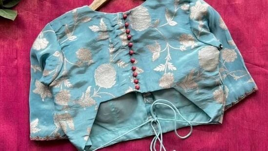 ಮಣಿ, ಬಟನ್ ಮತ್ತು ದಾರವನ್ನು ಸೇರಿಸಿ ವಿನ್ಯಾಸವನ್ನು ಮಾಡಲು ಬಯಸಿದರೆ, ಈ ಮಾದರಿಯನ್ನು ಆರಿಸಿ. ಈ ರೀತಿಯ ಮಾದರಿಯಲ್ಲಿ ಮಾಡಿದ ಪ್ಯಾಡೆಡ್ ವಿನ್ಯಾಸಗಳನ್ನು ಪಡೆಯಿರಿ. 