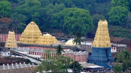 ಆಂಧ್ರ ಪ್ರದೇಶದ ವಿಶಾಖಪಟ್ಟಣ ಜಿಲ್ಲೆಯಲ್ಲಿರುವ ಸಿಂಹಾಚಲ ಕ್ಷೇತ್ರದ ಕುರಿತ ಆಸಕ್ತಿಕರ ಮಾಹಿತಿಯನ್ನು ಇಲ್ಲಿ ನೀಡಲಾಗಿದೆ ಆಂಧ್ರ ಪ್ರದೇಶದ ವಿಶಾಖಪಟ್ಟಣ ಜಿಲ್ಲೆಯಲ್ಲಿರುವ ಸಿಂಹಾಚಲ ಕ್ಷೇತ್ರದ ಕುರಿತ ಆಸಕ್ತಿಕರ ಮಾಹಿತಿಯನ್ನು ಇಲ್ಲಿ ನೀಡಲಾಗಿದೆ